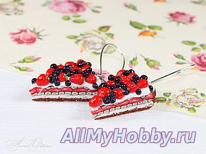 Клубнично-черничный пирог из полимерной глины